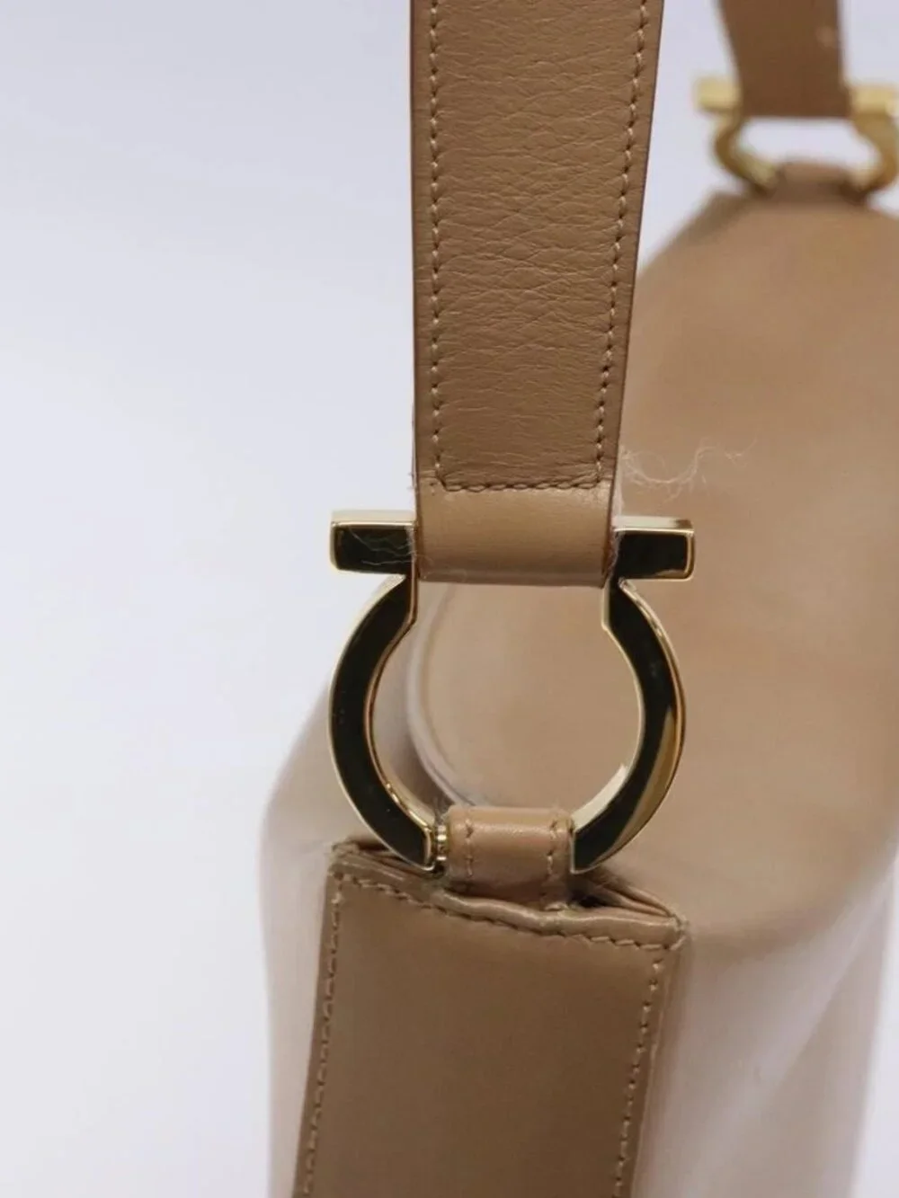 Salvatore Ferragamo Gancini Shoulder Bag Leather Beige Gold Auth BA4057